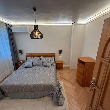 شقة Victoria- две спални делукс до морската градина и центъра