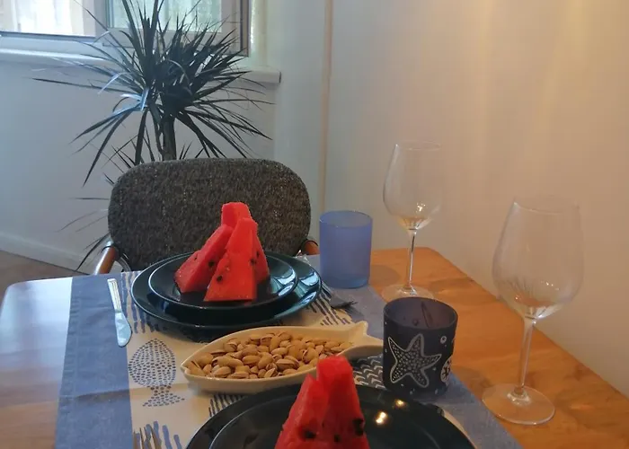 شقة Victoria- две спални делукс до морската градина и центъра *