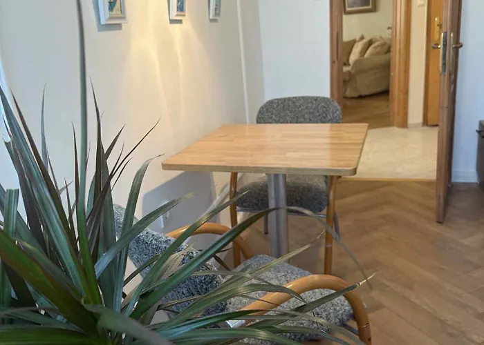 شقة Victoria- две спални делукс до морската градина и центъра