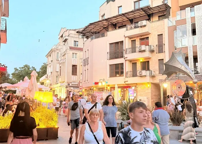 شقة Victoria- две спални делукс до морската градина и центъра