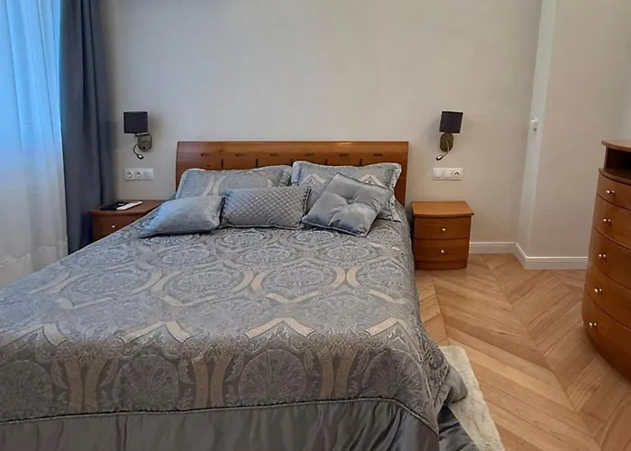 شقة Victoria- две спални делукс до морската градина и центъра *