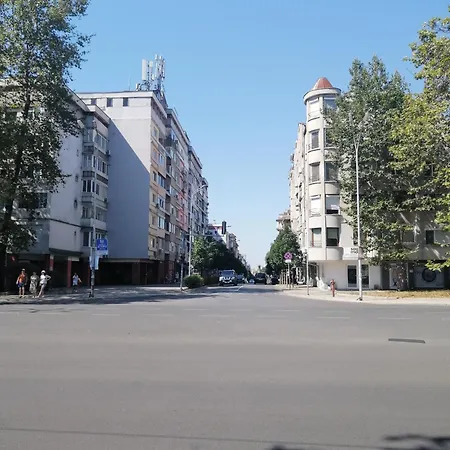 Victoria- две спални делукс до морската градина и центъра * Burgaz