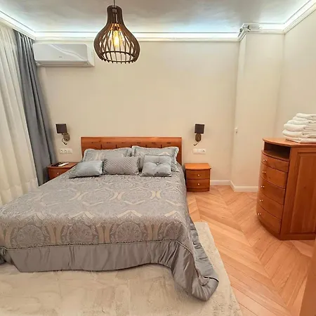 Victoria- две спални делукс до морската градина и центъра *