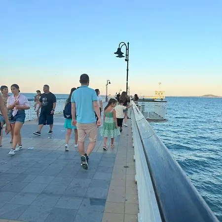 на 2 мин от плажа!victoria- две спални делукс до морската градина и центъра * Burgas City