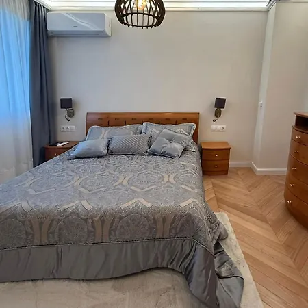 Apartment на 2 мин от плажа!victoria- две спални делукс до морската градина и центъра *