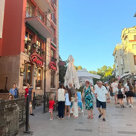 на 2 мин от плажа!victoria- две спални делукс до морската градина и центъра Burgas City