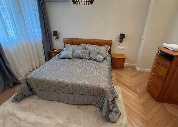 Apartment Victoria- две спални делукс до морската градина и центъра *