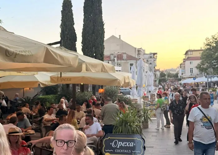 Victoria- две спални делукс до морската градина и центъра Daire Burgaz